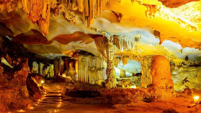 Thien-Canh-Son-cave-or-Co-cave-or-Grass-cave